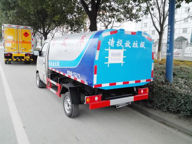 長(zhǎng)安密閉式掛桶垃圾車