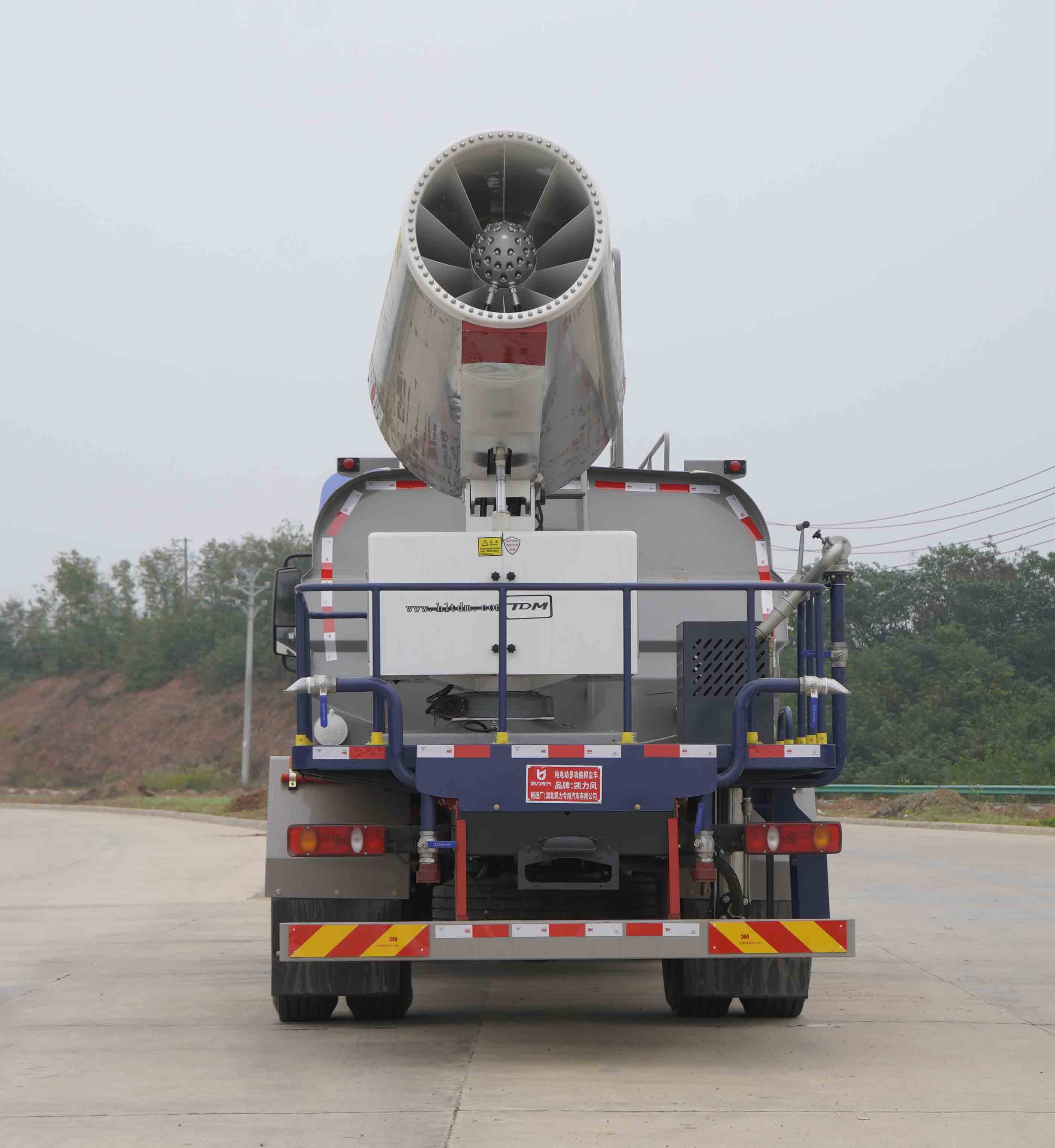KLF5182TDYBEV型純電動(dòng)多功能抑塵車
