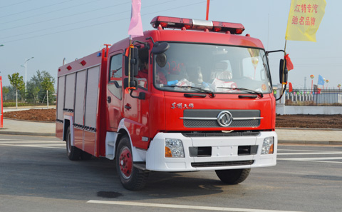東風(fēng)消防車(chē)