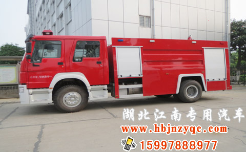 重汽豪沃5噸水罐消防車